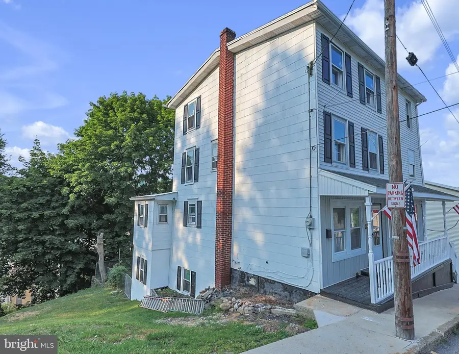 131 Mahanoy St, Tamaqua, PA 18252 - #2