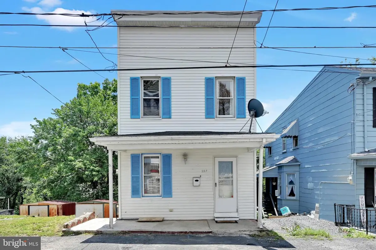 227 Wallace St, Pottsville, PA 17901 - #1