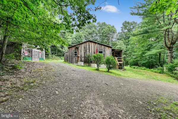 100 Lighthouse Ln, PINE GROVE, PA 17963