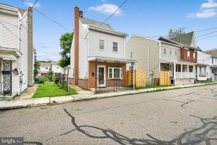 212 N Nichols St, Saint Clair, PA 17970 - #3