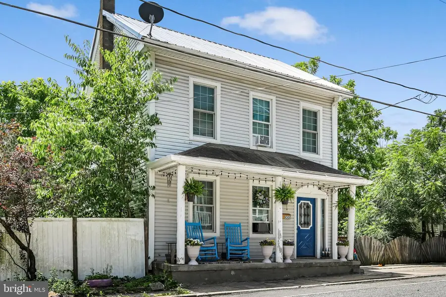 305 W Center St, Tremont, PA 17981 - #2