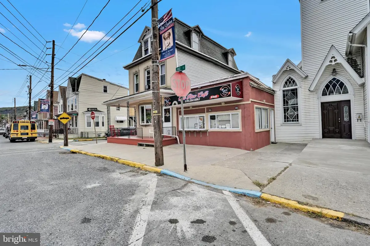 219 Pike St, Port Carbon, PA 17965 - #1