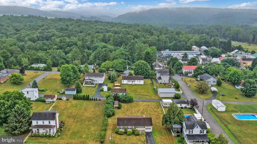 206 Tyson St, New Ringgold, PA 17960 - #3
