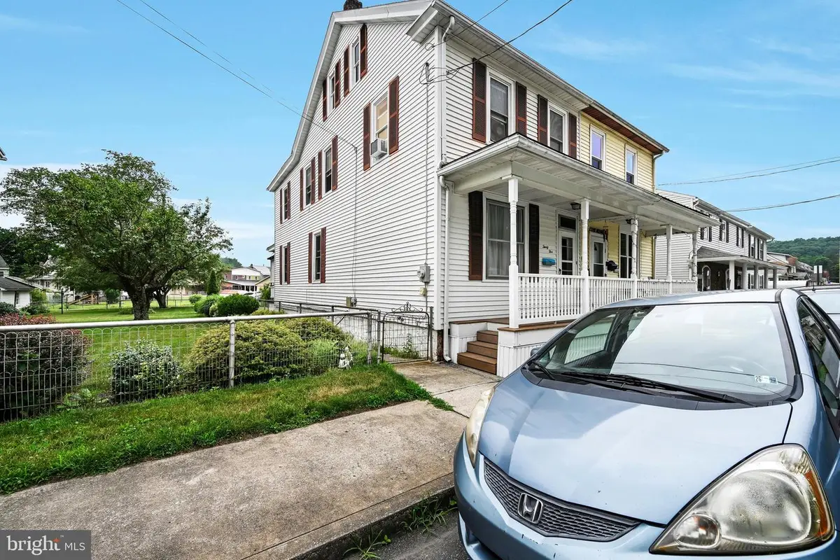 35 Clay St, Tremont, PA 17981 - #1