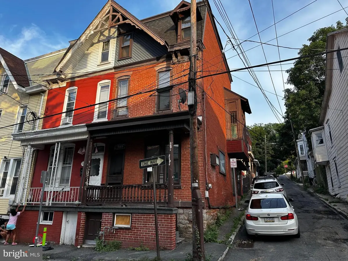 729 W Norwegian St, Pottsville, PA 17901 - #1