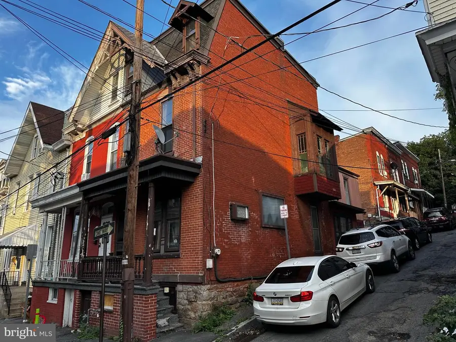 729 W Norwegian St, Pottsville, PA 17901 - #2