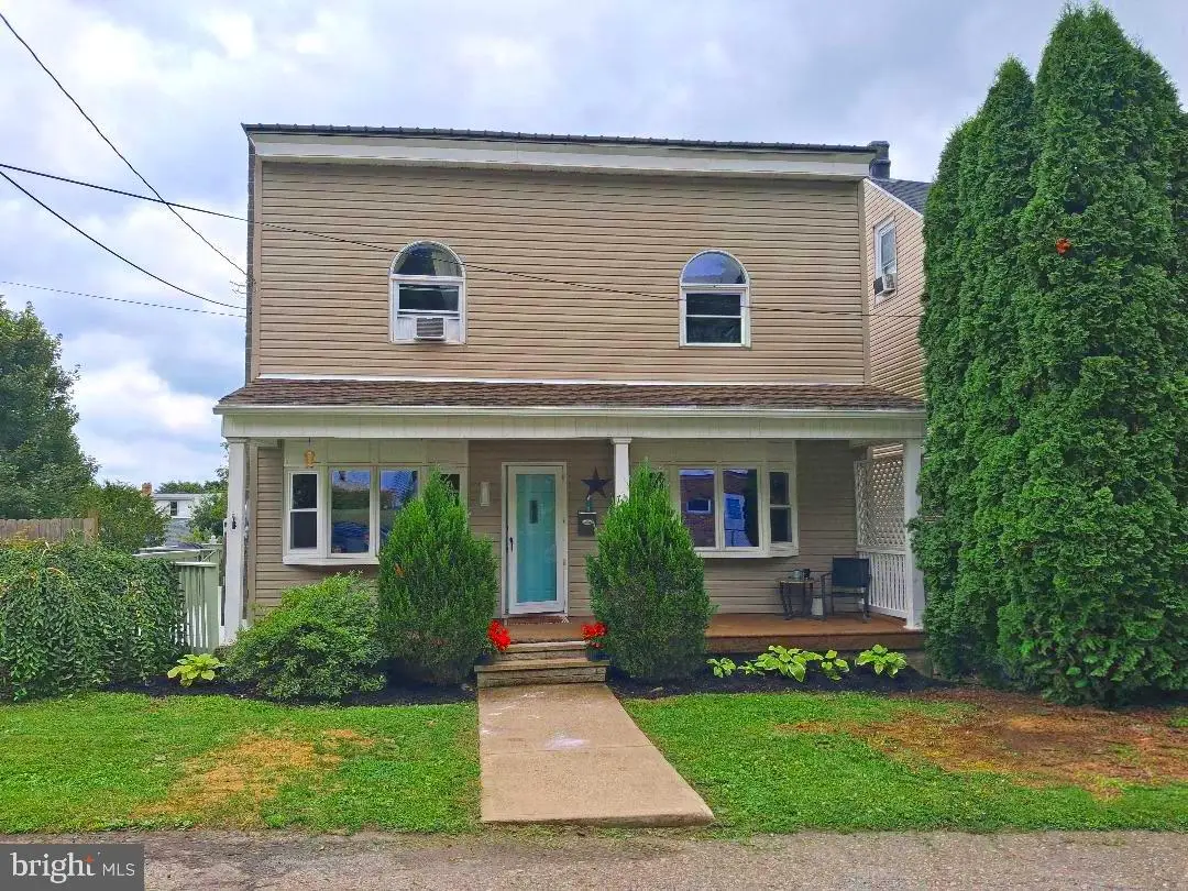 728 W John St, Frackville, PA 17931 - #1