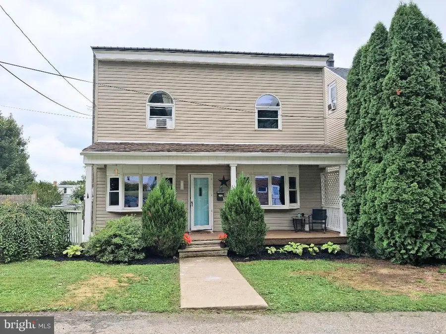 728 W John St, Frackville, PA 17931 - #2