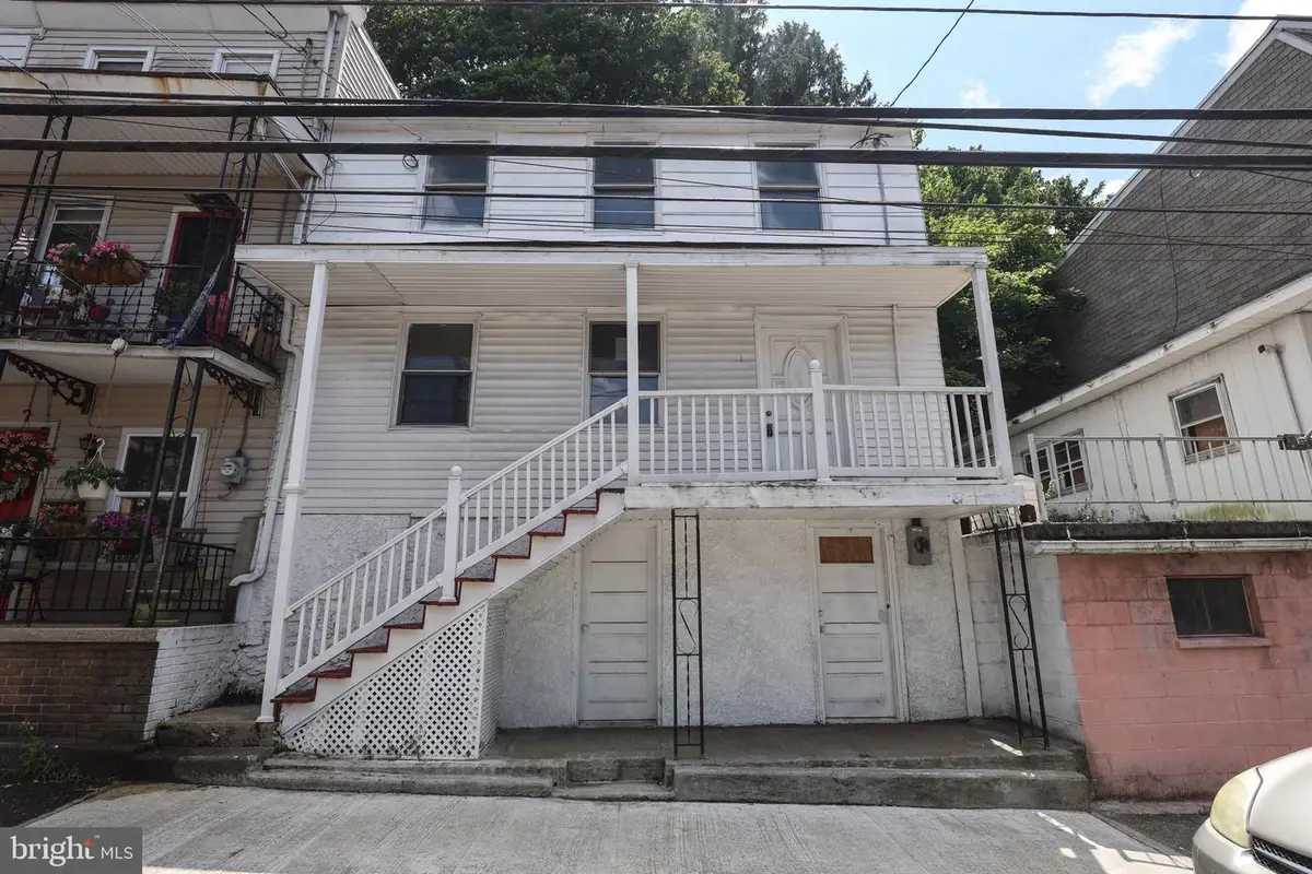 445 E Norwegian St, Pottsville, PA 17901 - #1