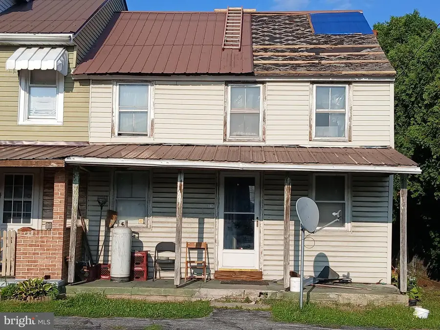 214 E Railroad Ave, New Ringgold, PA 17960 - #2