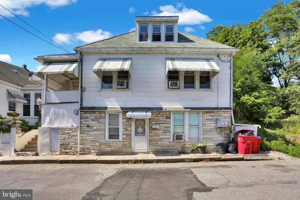 224 W Wallace St, Pottsville, PA 17901 - #1