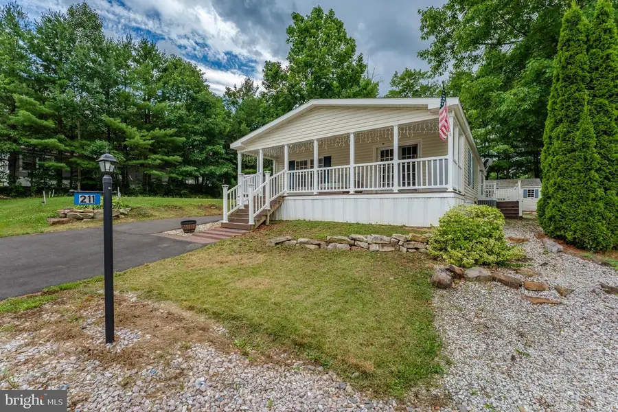 211 Hope Dr, New Ringgold, PA 17960 - #3