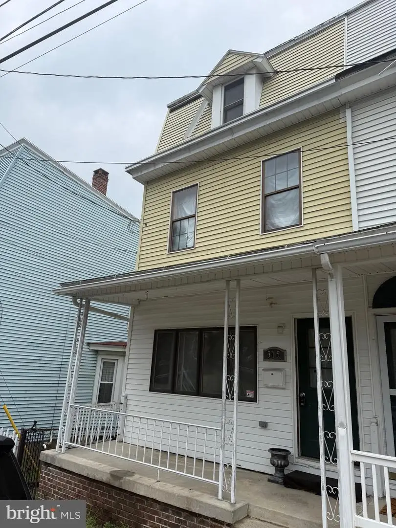 315 Valley St, Port Carbon, PA 17965 - #1