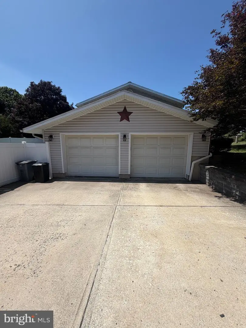 522 Maple St, Pottsville, PA 17901 - #3