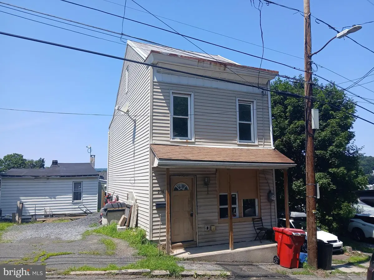 226 Pierce St, Pottsville, PA 17901 - #1