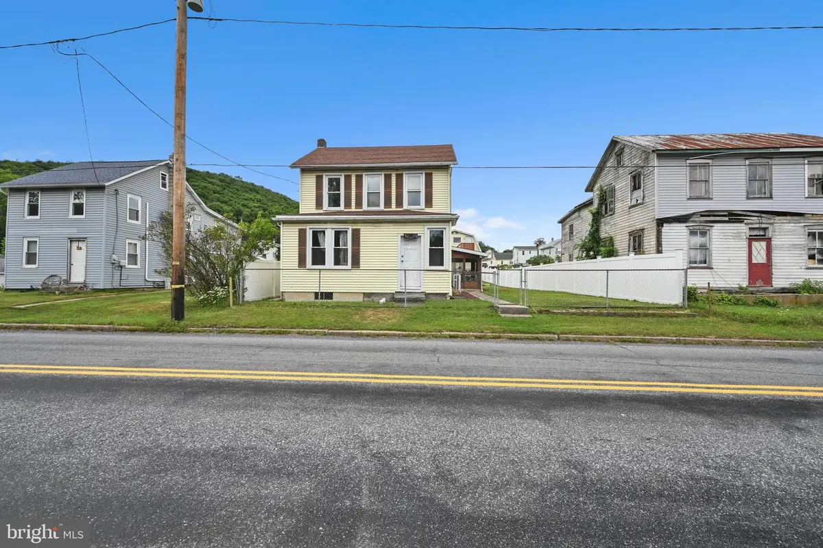 408 E Railroad Ave, New Ringgold, PA 17960 - #1