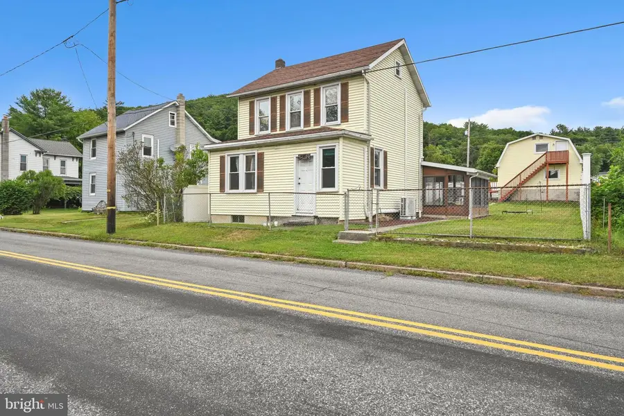 408 E Railroad Ave, New Ringgold, PA 17960 - #3