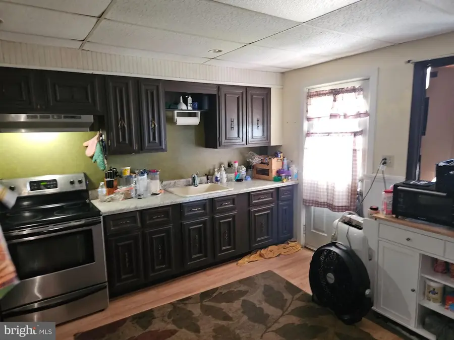 219 N Nice St, Frackville, PA 17931 - #3