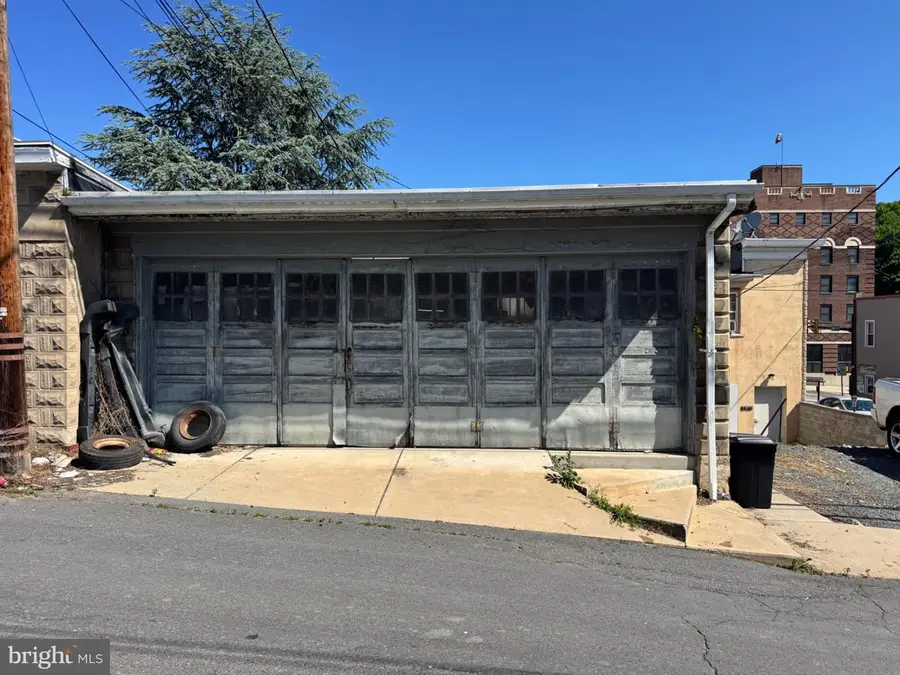 904/906 Centre St, Ashland, PA 17921 - #2