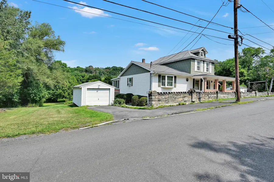 91 Tuscarora St, Pottsville, PA 17901 - #3