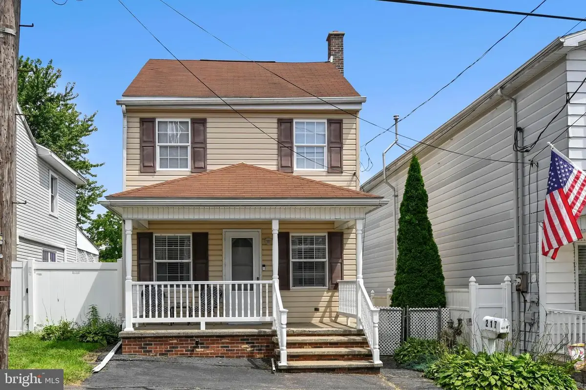 217 N Center St, Frackville, PA 17931 - #1