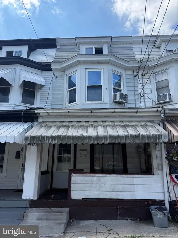 302 1/2 Spruce St, TAMAQUA, PA 18252