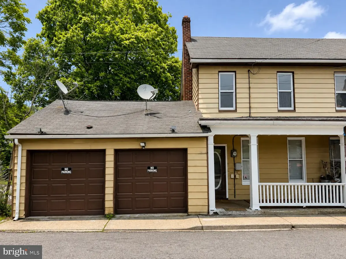 403 Gay St, Tamaqua, PA 18252 - #1