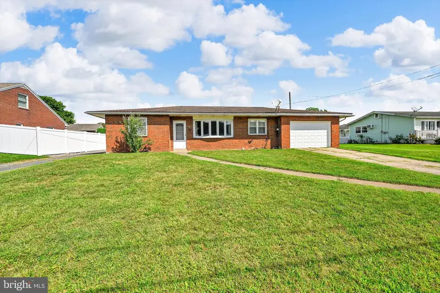 708 W Maple St, Valley View, PA 17983 - #2