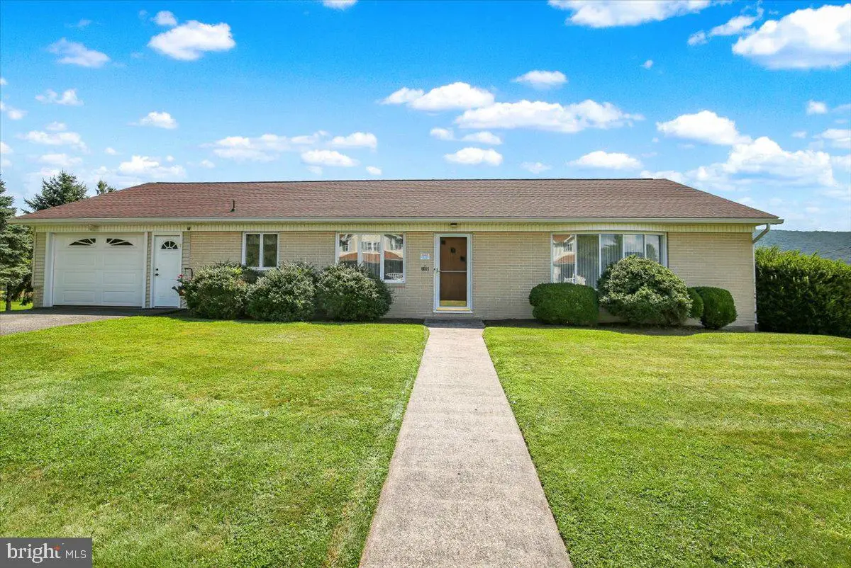 109 W Maple St, Valley View, PA 17983 - #1