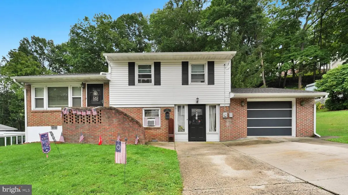 613 S Snyder St, Pottsville, PA 17901 - #1