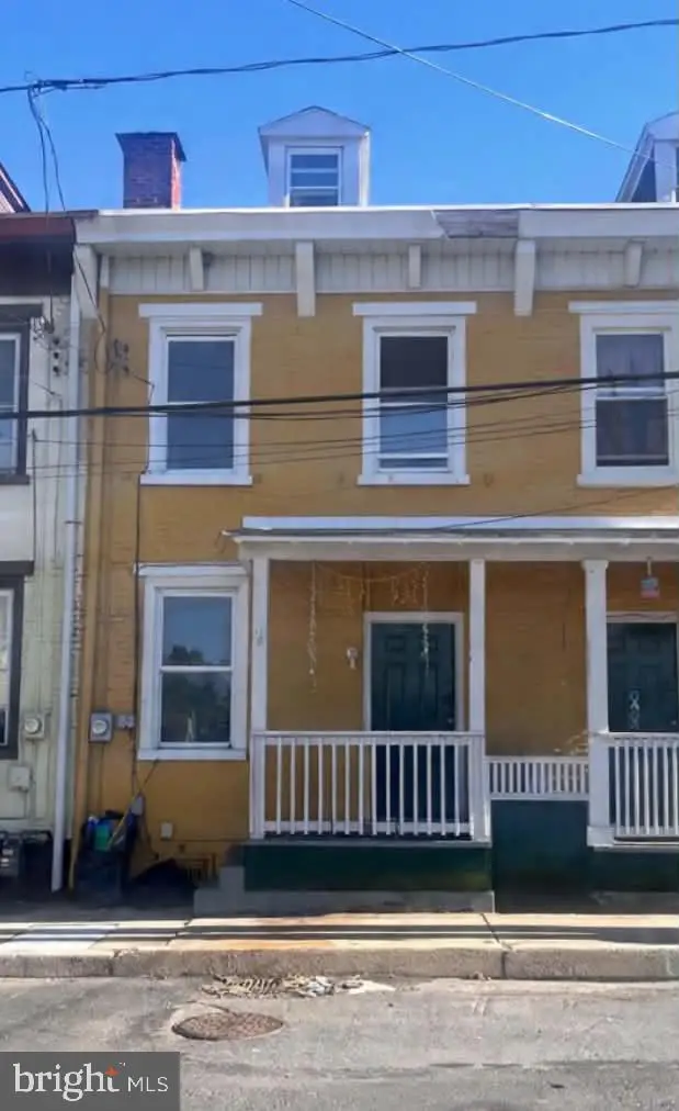 631 W Race St, Pottsville, PA 17901 - #1