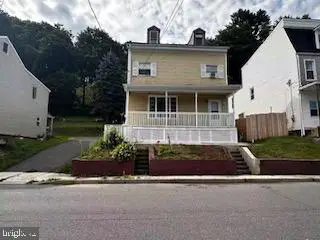 573 Peacock St, Pottsville, PA 17901 - #1