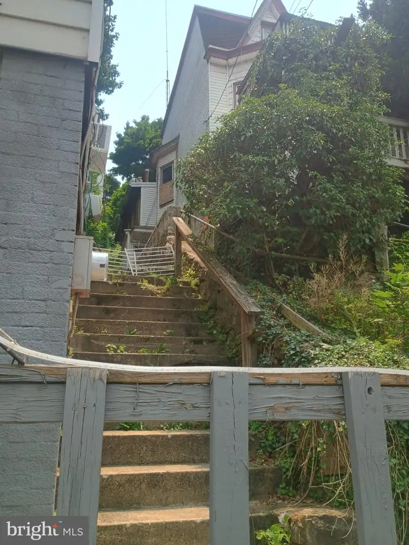 427 E Norwegian St, Pottsville, PA 17901 - #2