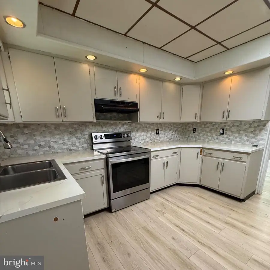 26 S Jackson St, Pottsville, PA 17901 - #3