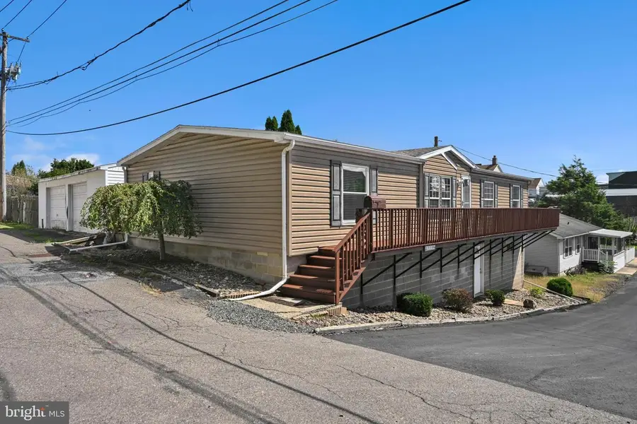 319 N Chestnut St, Shenandoah, PA 17976 - #3