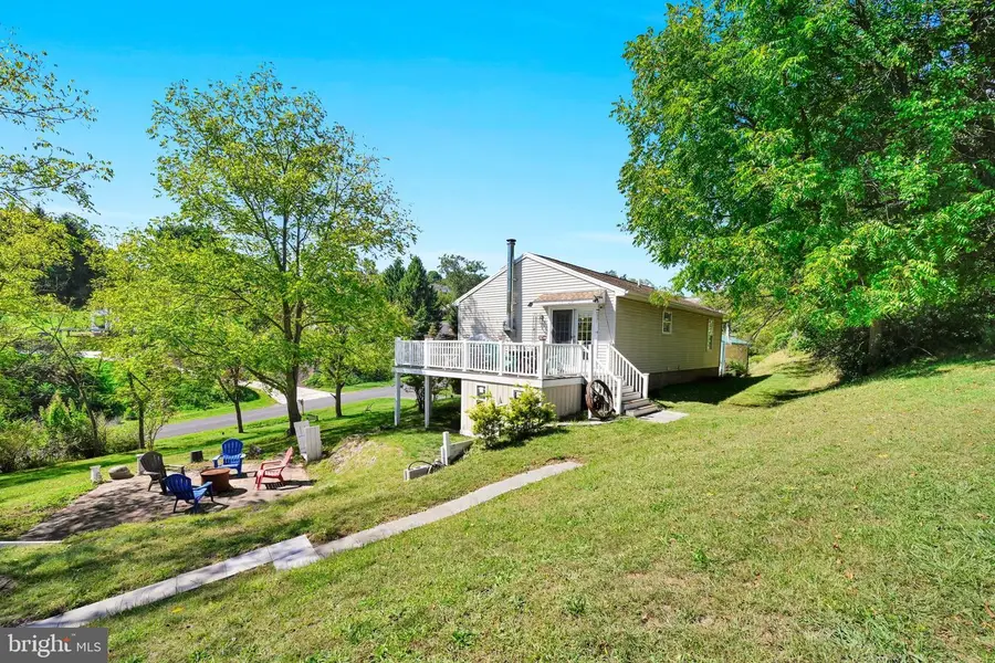 1094 Indian Dr, Auburn, PA 17922 - #2