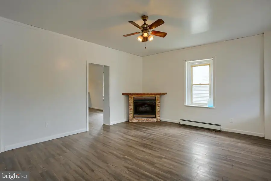 130 E Bacon St, Pottsville, PA 17901 - #3
