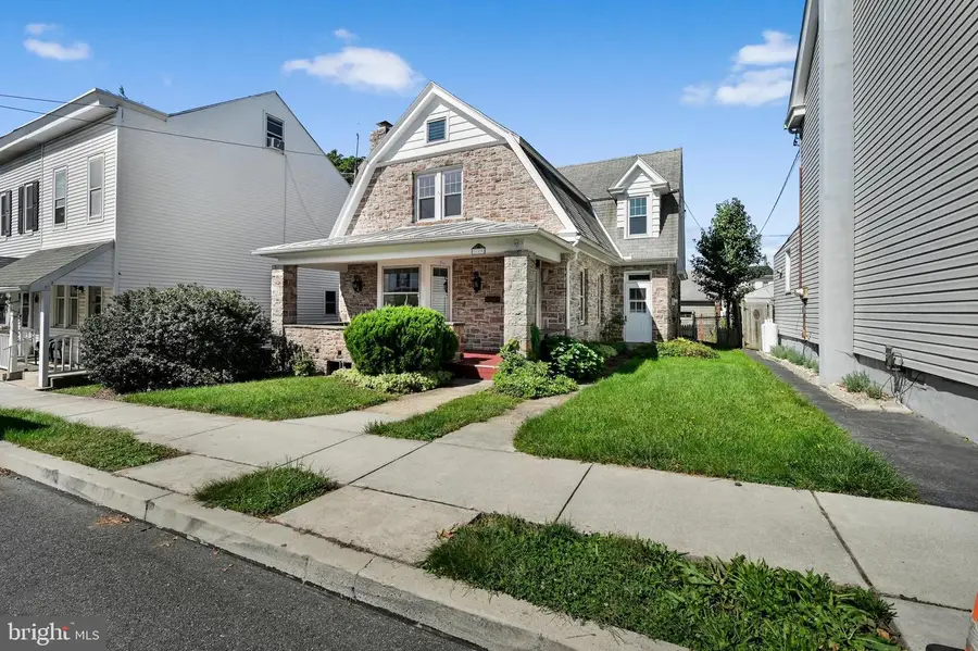 130 S Warren St, Orwigsburg, PA 17961 - #2