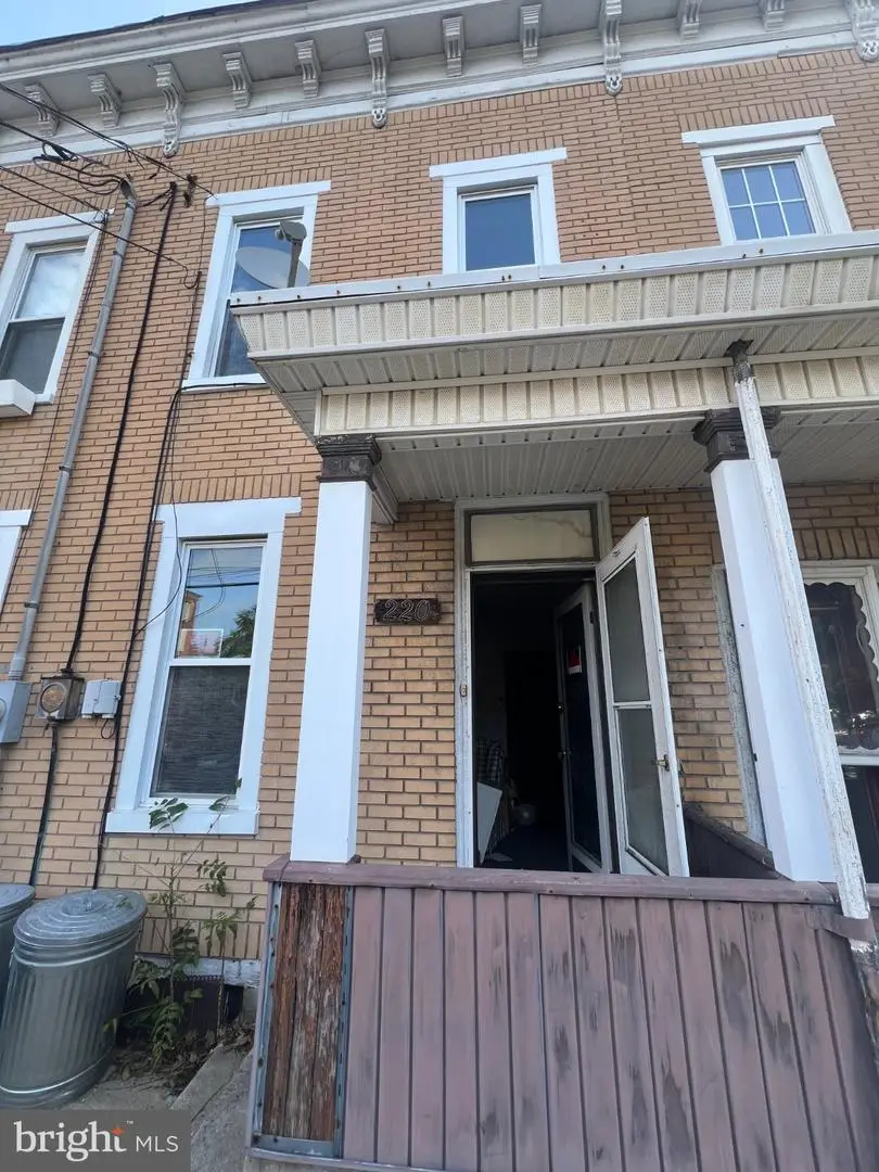 220 N 12th St, Pottsville, PA 17901 - #2