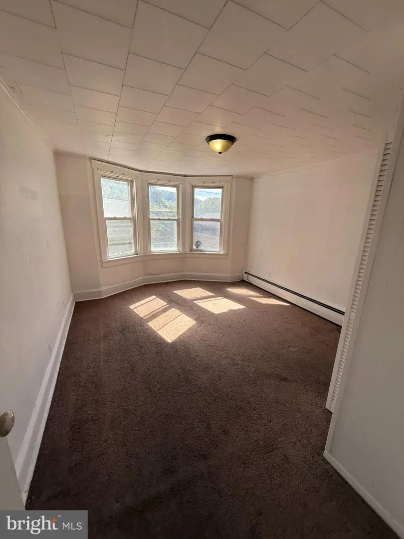 409 Willing St, Tamaqua, PA 18252 - #3