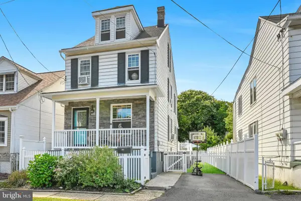 404 S Front St, SAINT CLAIR, PA 17970