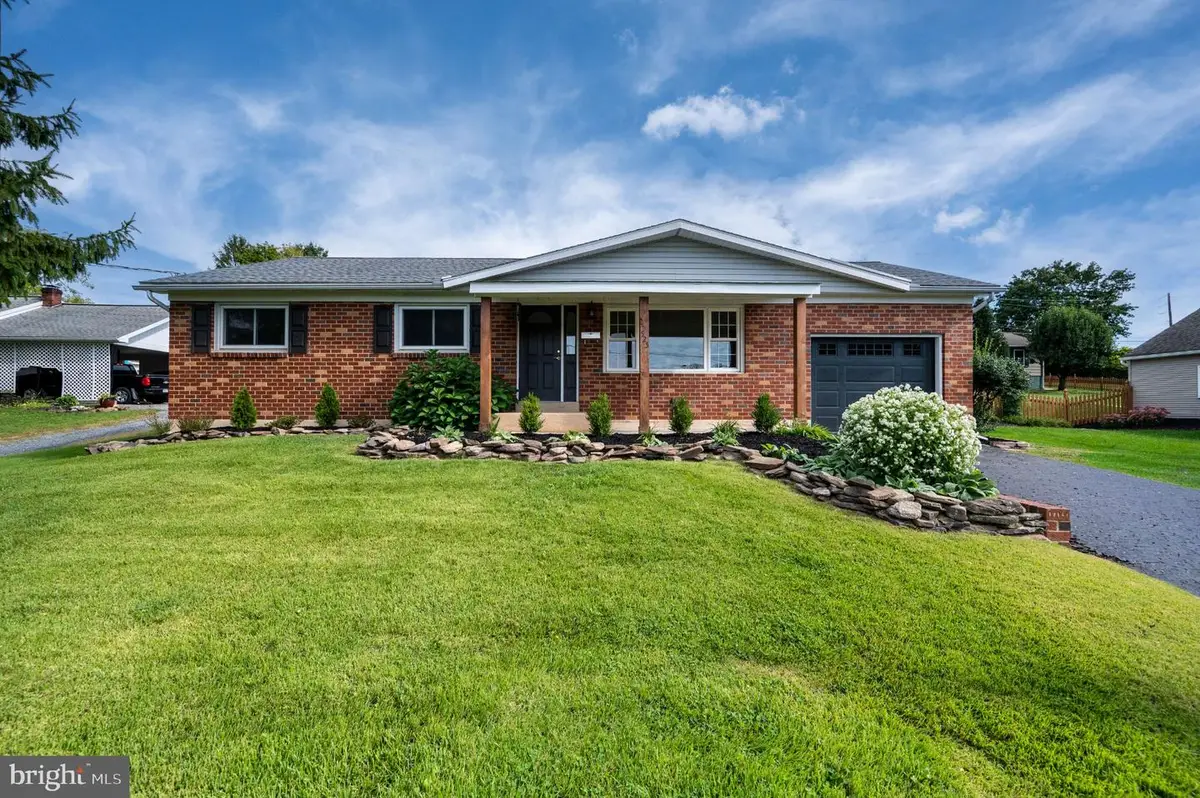 525 E Mifflin St, Orwigsburg, PA 17961 - #1