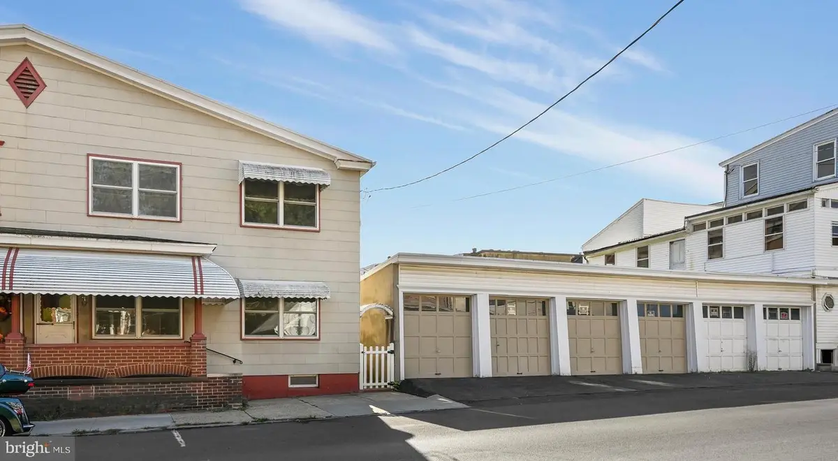 17 N 4th St, Minersville, PA 17954 - #1