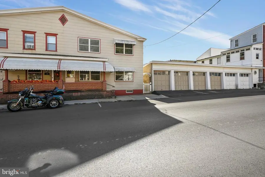17 N 4th St, Minersville, PA 17954 - #2