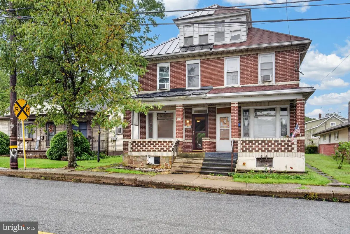 606 E Blaine St, McAdoo, PA 18237 - #1