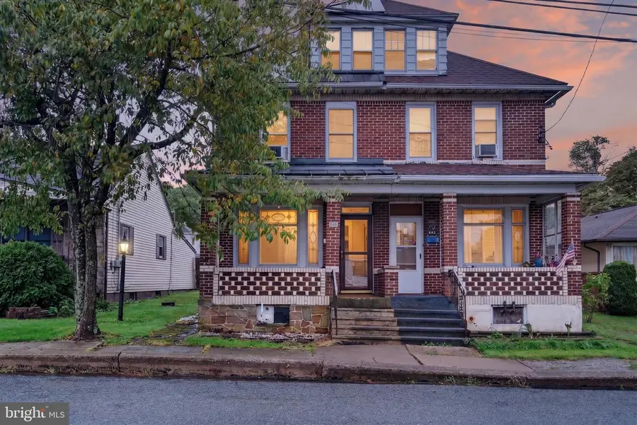 606 E Blaine St, McAdoo, PA 18237 - #2