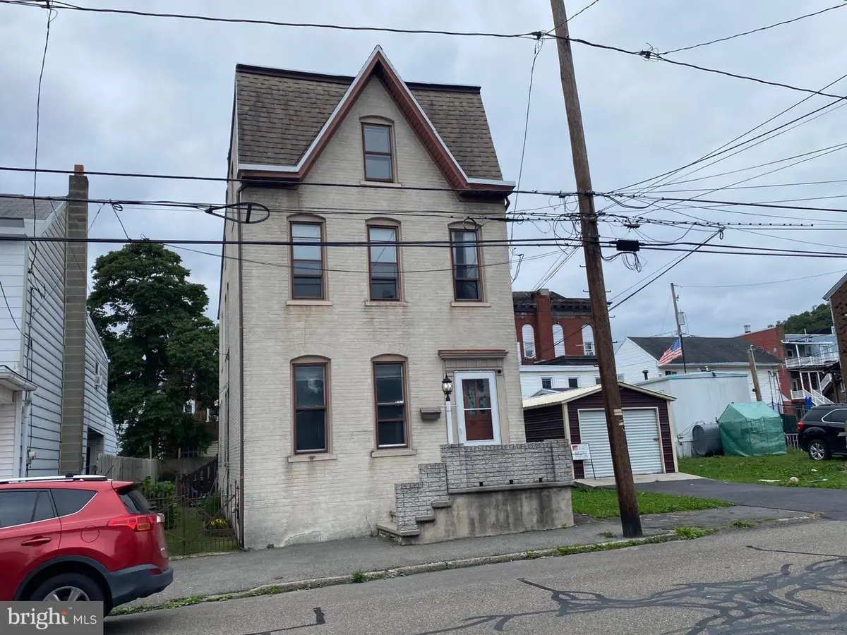 12 Front St S, Saint Clair, PA 17970 - #1