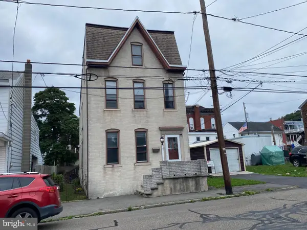 12 Front St S, ST CLAIR, PA 17970