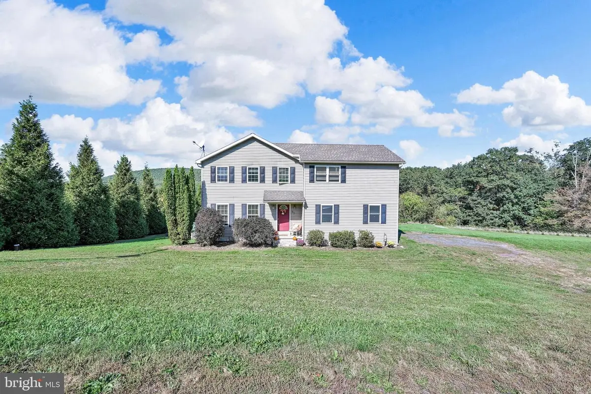 37 W Walnut St, Ringtown, PA 17967 - #1