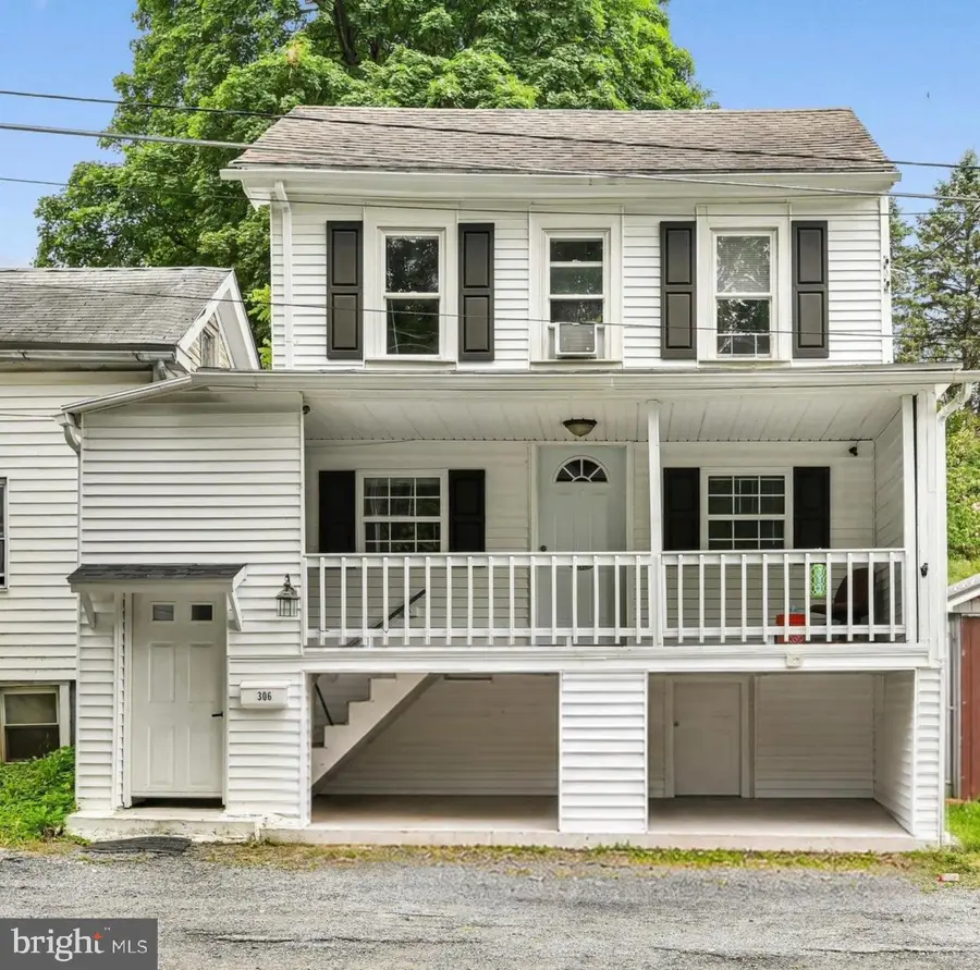 306 E Elm St, Tamaqua, PA 18252 - #2